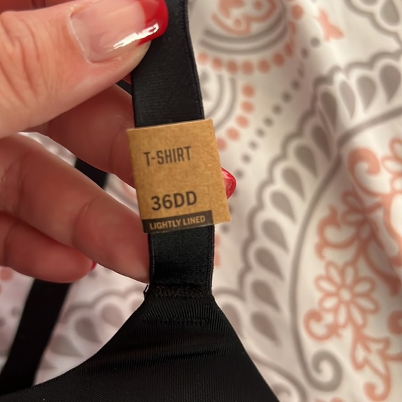 NWT BLACK LIGHTLY LINED TSHIRT BRA - Picture 2 of 4